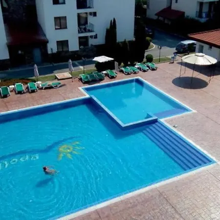 Stylish, 1 Bed With Pool Views